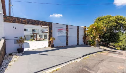 Casa para venda em Campo Comprido de 400.00m² com 5 Quartos, 2 Suites e 10 Garagens