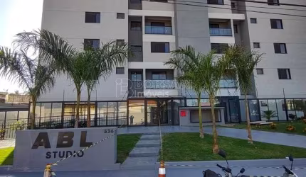 Apartamento para alugar em Centro de 68.00m² com 2 Quartos, 2 Suites e 1 Garagem