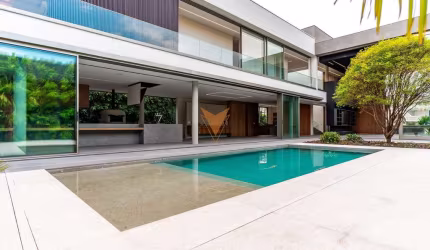 Casa para venda em Tamboré de 1300.00m² com 4 Quartos, 4 Suites e 8 Garagens