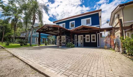 Casa para venda em Lagoinha de 206.00m² com 5 Quartos, 3 Suites e 4 Garagens