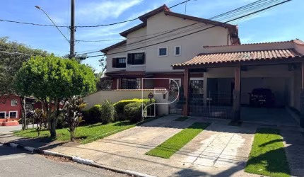 Casa de Condomínio para venda em Granja Viana de 354.00m² com 3 Quartos, 3 Suites e 6 Garagens