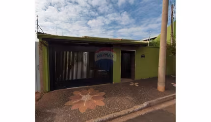Casa para venda em Jardim Ariana de 220.00m² com 3 Quartos, 1 Suite e 2 Garagens