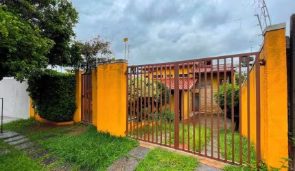 Casa para alugar em Vila Nogueira de 200.00m² com 4 Quartos, 1 Suite e 2 Garagens
