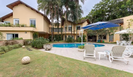 Casa de Condomínio para alugar em Granja Viana Ii de 825.00m² com 5 Quartos, 2 Suites e 8 Garagens