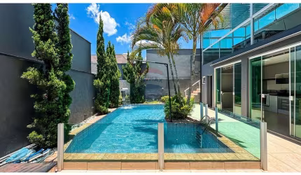Sobrado para venda em Jardim Itapoan de 250.00m² com 3 Quartos, 1 Suite e 5 Garagens
