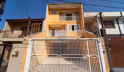 Casa para venda em Vila Galvão de 246.00m² com 3 Quartos, 1 Suite e 6 Garagens