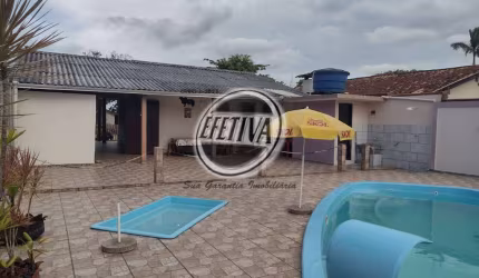 Casa para venda em Guaratuba de 138.00m² com 2 Quartos e 4 Garagens