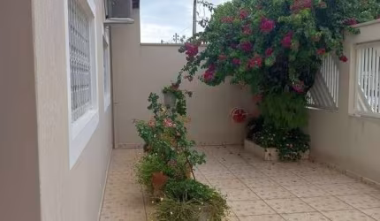 Casa para venda em Vila Queiroz de 193.00m² com 3 Quartos, 1 Suite e 2 Garagens