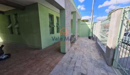 Casa para alugar em Centro de 197.00m² com 3 Quartos, 2 Suites e 2 Garagens