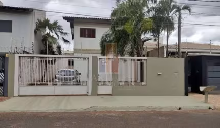 Casa para venda em Jardim Aeroporto de 170.00m² com 3 Quartos, 1 Suite e 5 Garagens
