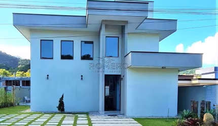 Casa para venda em Lagoinha de 205.00m² com 4 Quartos, 4 Suites e 3 Garagens