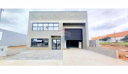 Galpão / Depósito / Armazém para alugar em Vila Real de 340.00m² com 3 Garagens