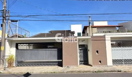 Casa para venda em Vila Oliveira de 294.00m² com 3 Quartos, 1 Suite e 3 Garagens