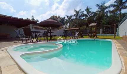 Casa para venda em Caucaia Do Alto de 170.00m² com 4 Quartos e 6 Garagens