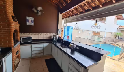 Casa para venda em Vila Rezende de 260.00m² com 3 Quartos, 1 Suite e 4 Garagens