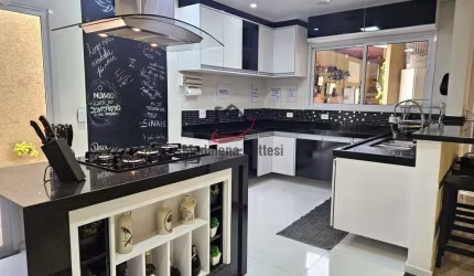Casa para venda em Vila Oliveira de 297.00m² com 4 Quartos, 2 Suites e 6 Garagens