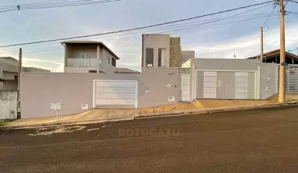 Casa para venda em Jardim Regina de 280.00m² com 3 Quartos, 1 Suite e 6 Garagens