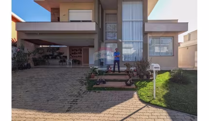 Casa para venda em Jardim Primavera de 316.00m² com 3 Quartos, 3 Suites e 4 Garagens