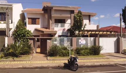 Sobrado para venda em Jardim Santa Rosa de 390.00m² com 4 Quartos, 3 Suites e 4 Garagens