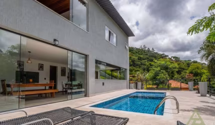 Casa de Condomínio para venda em Itaipava de 608.00m² com 5 Quartos, 4 Suites e 2 Garagens