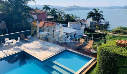 Casa para venda em Vila Cloris de 1600.00m² com 8 Quartos, 4 Suites e 4 Garagens