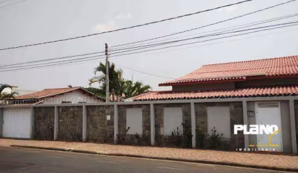 Casa para alugar em Vila Industrial de 335.00m² com 3 Quartos, 2 Suites e 10 Garagens