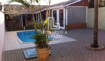 Casa para venda em Santa Cruz de 266.00m² com 3 Quartos, 1 Suite e 3 Garagens