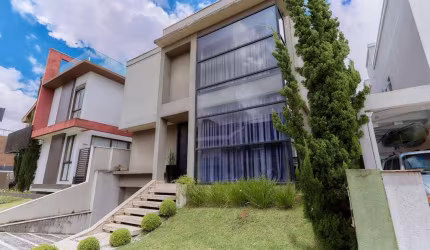 Casa para venda em Pinheirinho de 297.00m² com 3 Quartos, 3 Suites e 3 Garagens