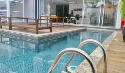Casa para venda em Bacacheri de 165.00m² com 1 Quarto e 6 Garagens