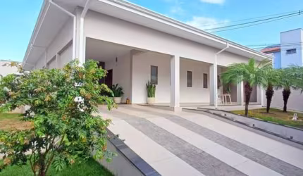 Casa para venda e aluguel em Jardim Ipyranga de 212.00m² com 3 Quartos, 1 Suite e 5 Garagens
