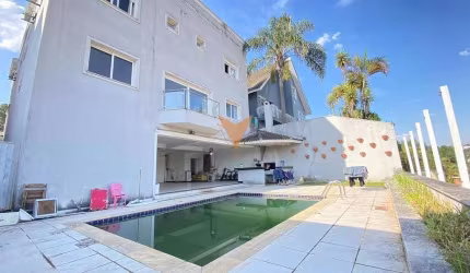 Casa para venda e aluguel em Alphaville de 695.00m² com 4 Quartos, 4 Suites e 5 Garagens
