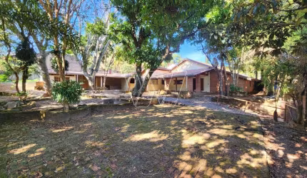 Casa para alugar em Joaquim Egídio de 418.79m² com 3 Quartos e 10 Garagens