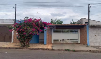 Casa para venda em Jardim Residencial Flamboyant de 139.70m² com 3 Quartos, 1 Suite e 3 Garagens