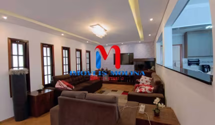 Casa para venda em Mauá de 245.00m² com 3 Quartos, 1 Suite e 5 Garagens