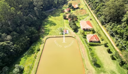 Fazenda / Sítio para venda em Mombuca de 1068.00m² com 3 Quartos e 2 Suites