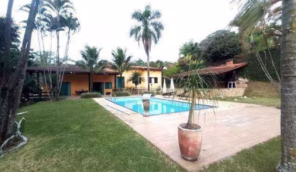 Casa de Condomínio para venda em Granja Viana de 439.00m² com 3 Quartos, 1 Suite e 6 Garagens