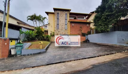 Casa de Condomínio para venda e aluguel em Granja Viana de 490.00m² com 6 Quartos, 4 Suites e 6 Garagens