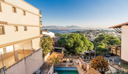 Casa para venda em Jardim Guanabara de 300.00m² com 4 Quartos, 3 Suites e 4 Garagens