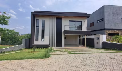 Casa para venda em Alphaville de 333.00m² com 3 Quartos, 3 Suites e 4 Garagens