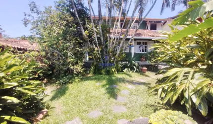 Casa para venda em Sapê de 280.00m² com 6 Quartos, 1 Suite e 2 Garagens