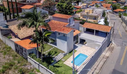 Casa para venda em Jardim Santa Bárbara de 407.00m² com 3 Quartos, 2 Suites e 4 Garagens