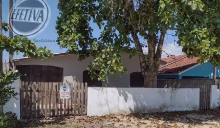 Casa para venda em Guaratuba de 90.00m² com 4 Quartos e 5 Garagens