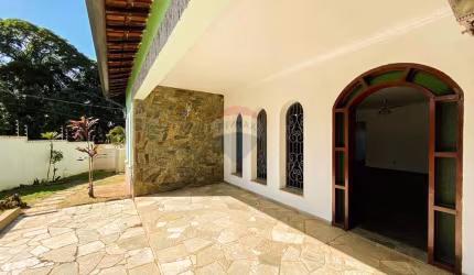 Casa para venda em Parque Esperança de 293.00m² com 4 Quartos, 2 Suites e 3 Garagens