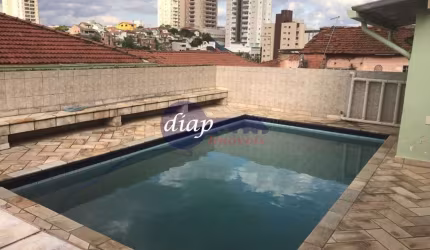 Excelente casa assobradada na Vila Dom Pedro com 4 dormitórios, sendo 4 suítes, 3 das suítes com armários planejados, cozinha grande, sala de tv, sala