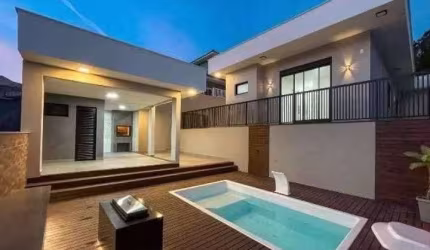 Casa à Venda, 3 Quartos sendo 1 Suíte, 2 Vagas, Piscina, Pedra Branca, Palhoça - SC