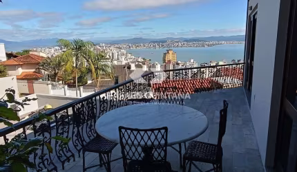 Casa á Venda, 4 Quartos sendo 4 Suítes, 6 Vagas com 350m², Centro, Florianópolis - SC