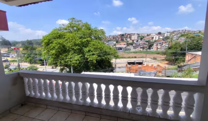 SOBRADO 4 DORMITÓRIOS COM 2 BANHEIROS E 2 VAGAS DE GARAGEM EM ITAPEVI