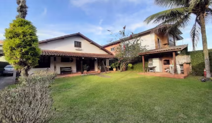 CASA NA PRAIA GRANDE, 650M² DE TERRENO, A.U 280M² LOCALIZAÇÃO A 300M DA PRAIA