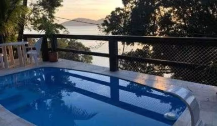 Mansão de alto padrão com vista para o mar