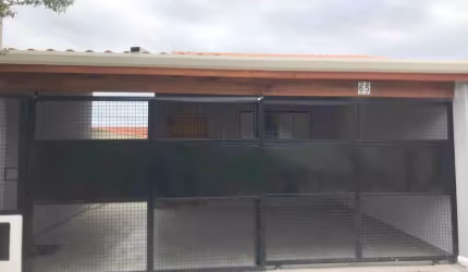 Excelente casa térrea em condomínio no bairro Campos Elíseos em Taubaté,